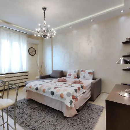 Center Apartment *