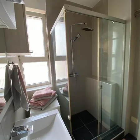 Center Apartment *